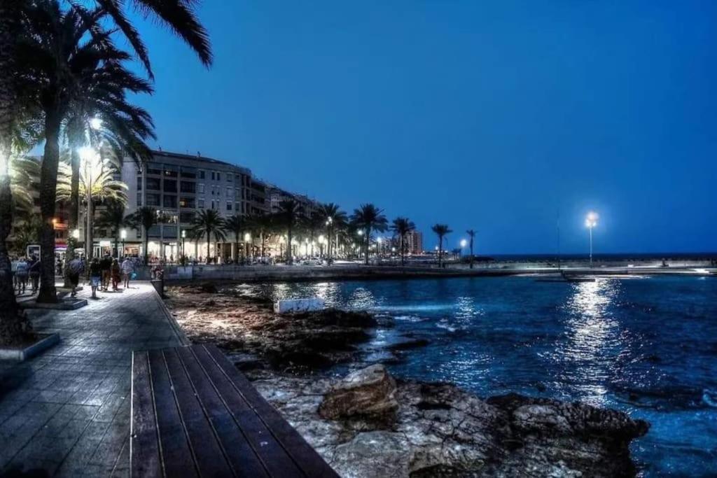 Bungalow Avec Piscine Τορεβιέχα Εξωτερικό φωτογραφία